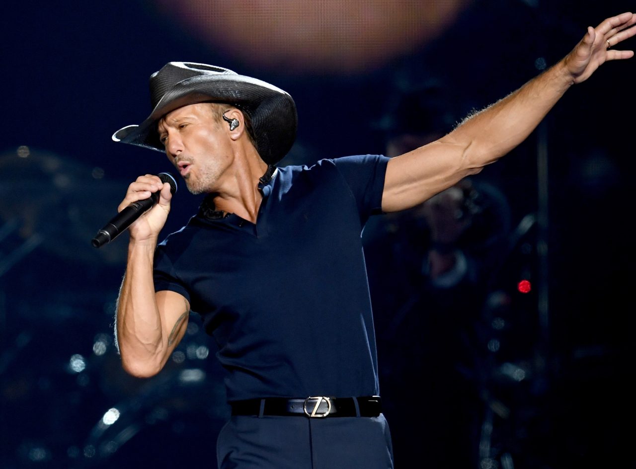 TIM McGRAW MĚL INCIDENT S FANOUŠKEM NA KONCERTĚ